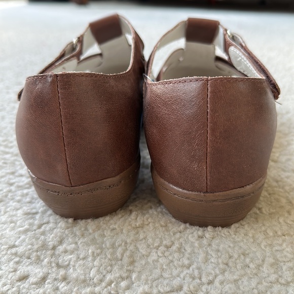 Propet Heather Fisherman Sandals - Picture 8 of 17